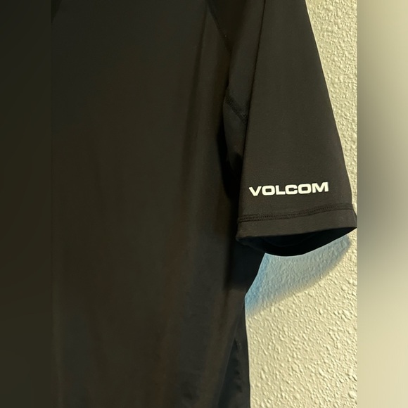 Volcom Black Rash Guard Swim Shirt Size XL - Picture 4 of 5